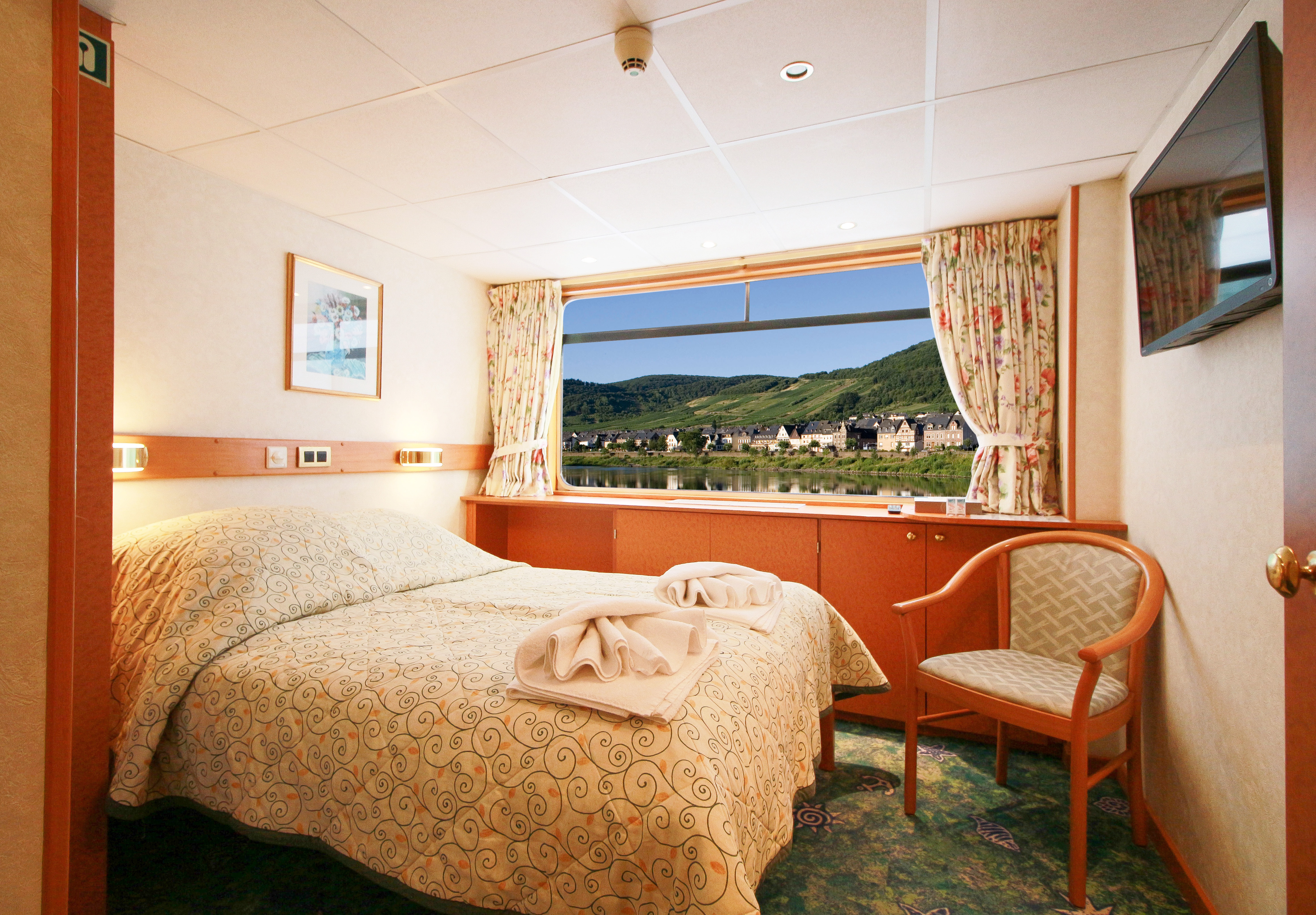 CroisiEurope MS Beethoven Cabin 8.jpg
